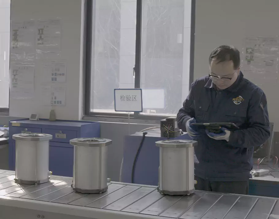 ຫຼັກ​ການ​ຂັບ​ເຄື່ອນ​ທີ່​ນໍາ​ພາ​ຍຸກ​ປະ​ສິດ​ທິ​ພາບ​ສູງ​ແລະ​ການ​ອະ​ນຸ​ລັກ​ພະ​ລັງ​ງານ​